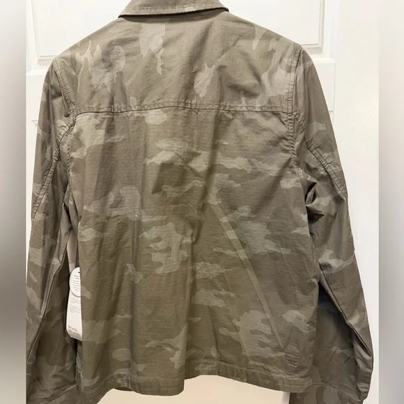 Vuori Women’s Ripstop Jacket Oregano Camo NWT Size L - Picture 6 of 6